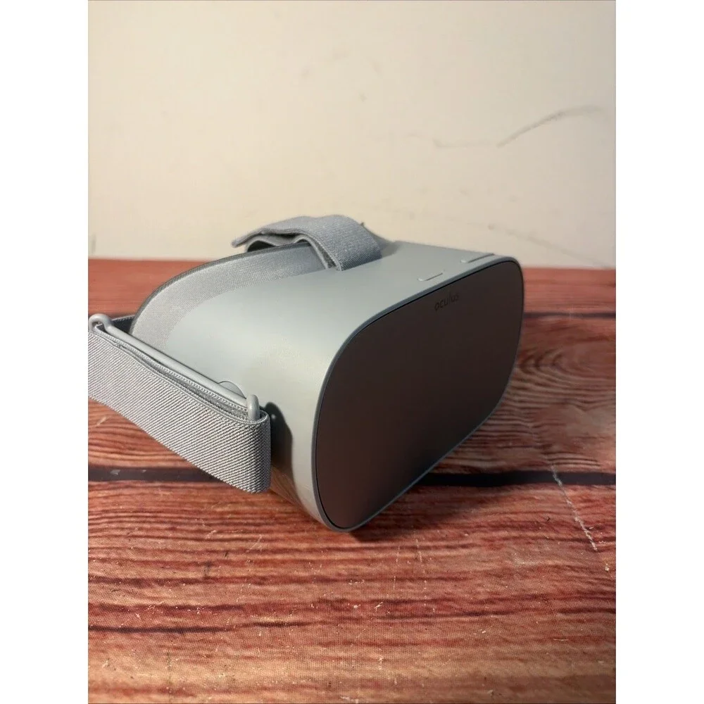 Oculus Go Standalone Virtual Reality Headset 32GB Gray Bluetooth Wireless